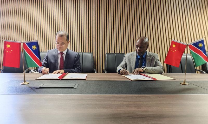 援纳米比亚卫星地面数据接收站和处理系统建设项目举行交接证书签字仪式1.jpg 援纳米比亚卫星地面数据接收站和处理系统建设项目举行交接证书签字仪式1.jpg