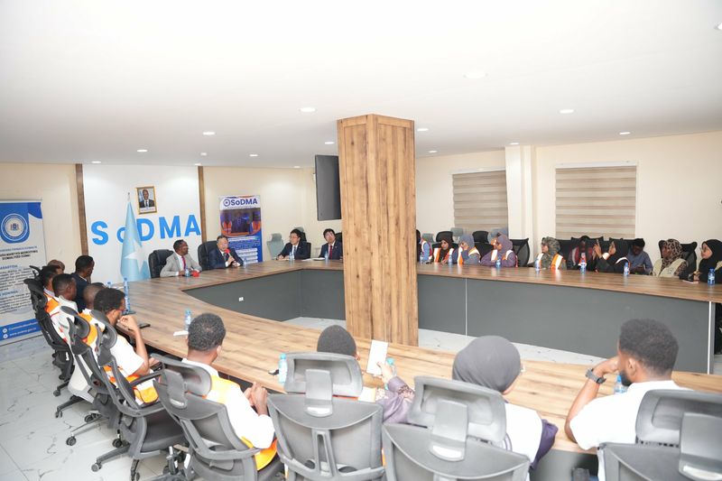 中国对索马里紧急人道主义援助交接仪式在索举行2.jpg 中国对索马里紧急人道主义援助交接仪式在索举行2.jpg