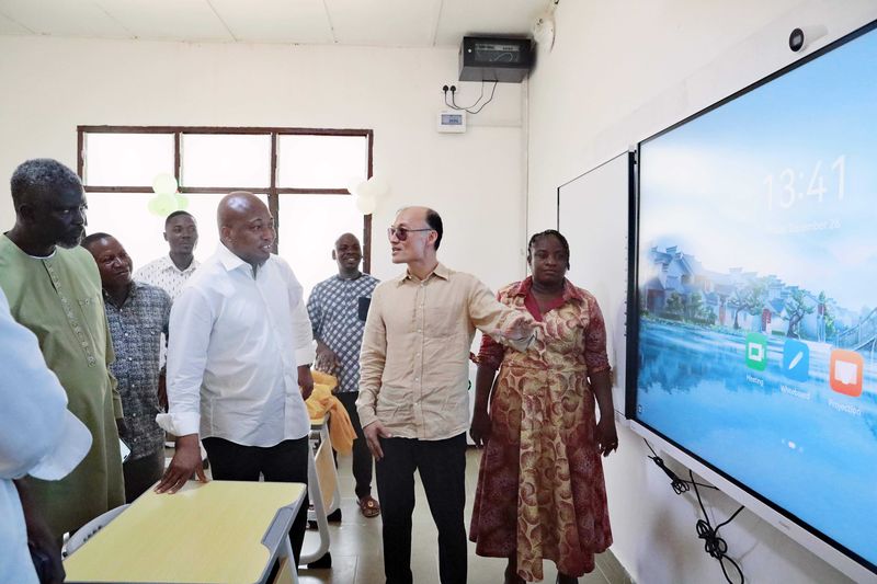 中加友谊智慧教室捐赠仪式在加纳举行1.jpg 中加友谊智慧教室捐赠仪式在加纳举行1.jpg