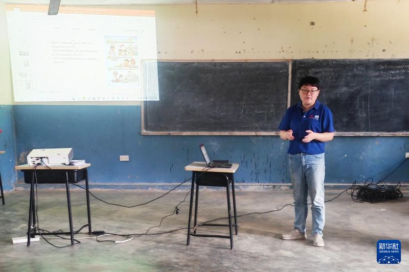 中国援桑给巴尔医卫专家开展“百队千村行”义诊2.jpg 中国援桑给巴尔医卫专家开展“百队千村行”义诊2.jpg