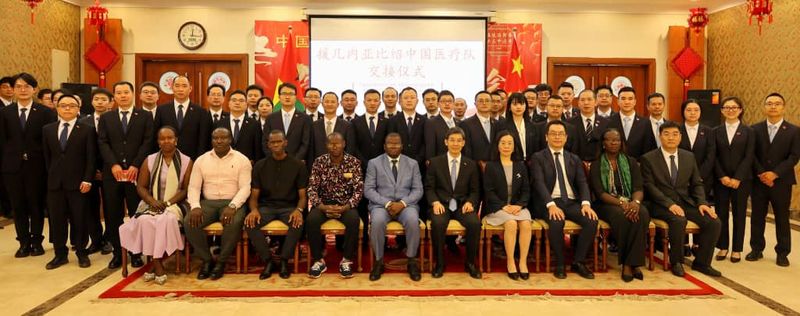 援几内亚比绍医疗队交接仪式顺利举行2.jpg 援几内亚比绍医疗队交接仪式顺利举行2.jpg