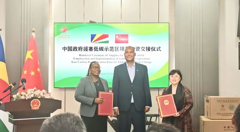 中国援塞舌尔低碳示范区项目物资交接仪式顺利举行(3).jpg 中国援塞舌尔低碳示范区项目物资交接仪式顺利举行(3).jpg