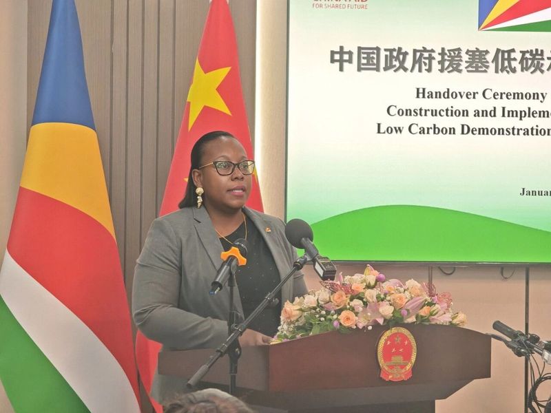 中国援塞舌尔低碳示范区项目物资交接仪式顺利举行(2).jpg 中国援塞舌尔低碳示范区项目物资交接仪式顺利举行(2).jpg