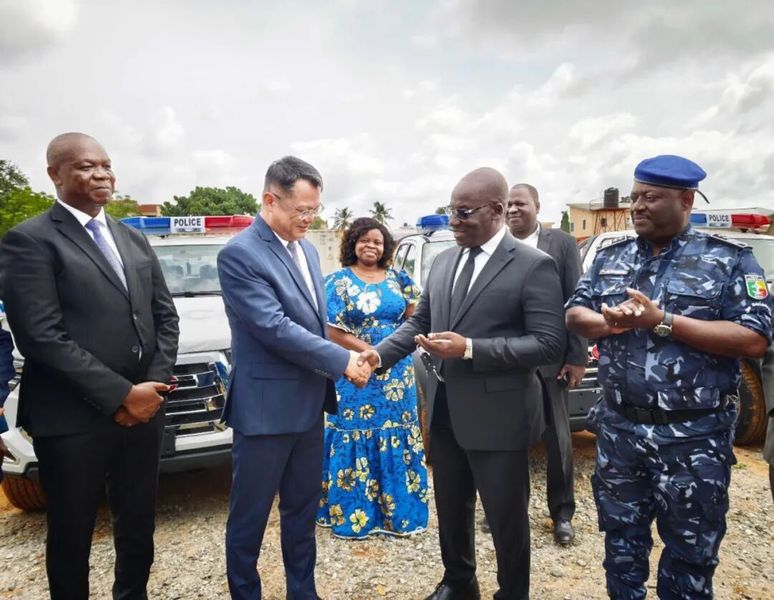 中国援贝宁警用物资交接仪式顺利举行(1).jpg 中国援贝宁警用物资交接仪式顺利举行(1).jpg