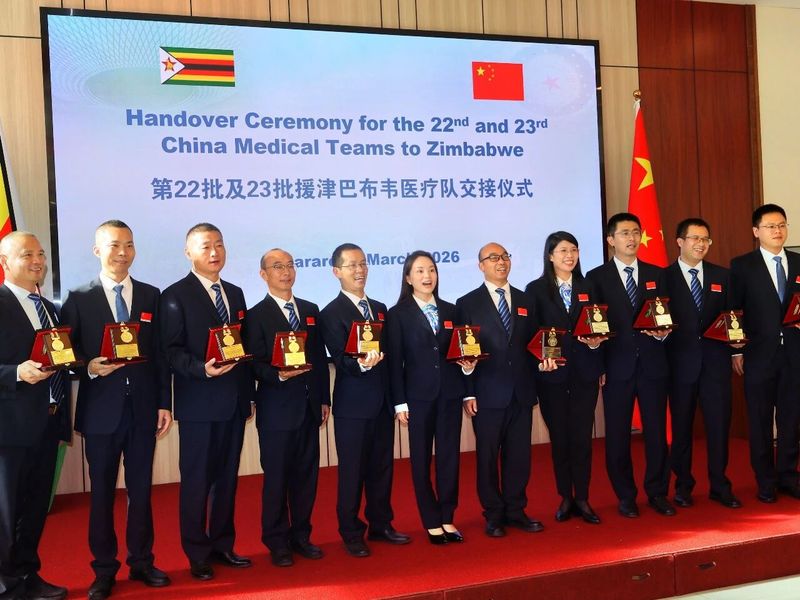 中国援津巴布韦医疗队交接仪式成功举行(5).jpg 中国援津巴布韦医疗队交接仪式成功举行(5).jpg