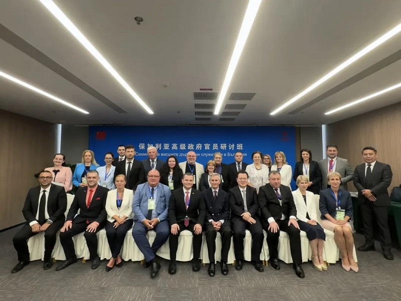 保加利亚高级政府官员研讨班在京沪两地举行.jpg