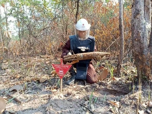中国援助柬埔寨扫雷项目受益人数逾260万1.jpg