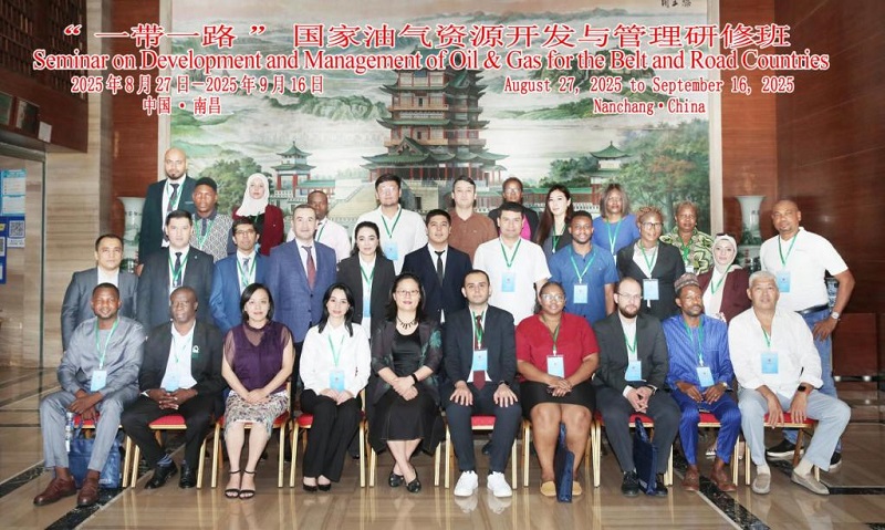 “坦桑尼亚石油天然气开发与利用研修班”和“‘一带一路’国家油气资源开发与管理研修班”举行联合开班仪式4.jpg
