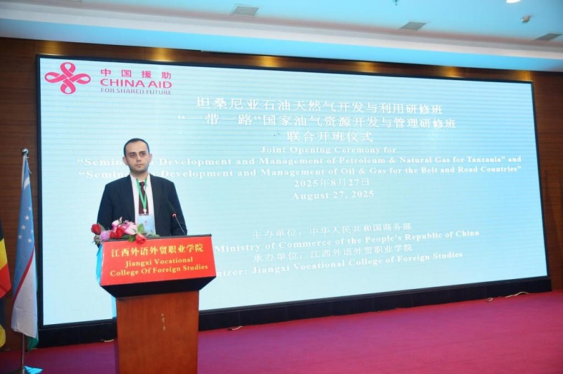 “坦桑尼亚石油天然气开发与利用研修班”和“‘一带一路’国家油气资源开发与管理研修班”举行联合开班仪式2.jpg