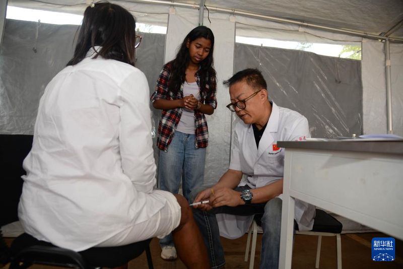 中国援马达加斯加医疗队开展义诊2.jpg