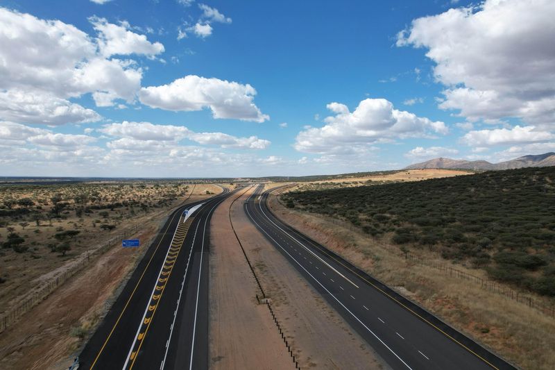 援纳米比亚首都新机场公路项目正式通车3.jpg