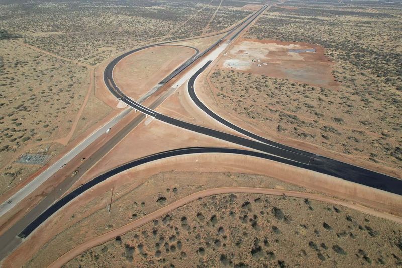 援纳米比亚首都新机场公路项目正式通车2.jpg