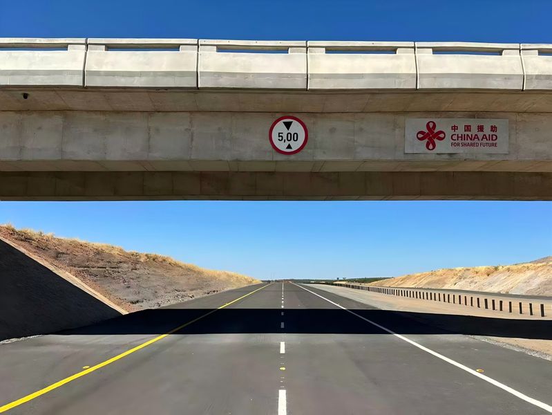 援纳米比亚首都新机场公路项目正式通车1.jpg
