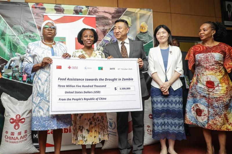 中国通过世界粮食计划署向赞比亚干旱灾区提供紧急粮食援助1.jpg