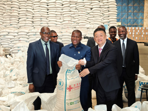 中方通过世界粮食计划署向几内亚提供粮食援助接2.png