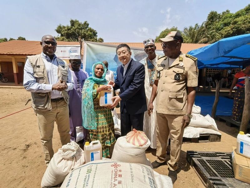 中国向几内亚提供粮援分发仪式顺利举行2.jpg