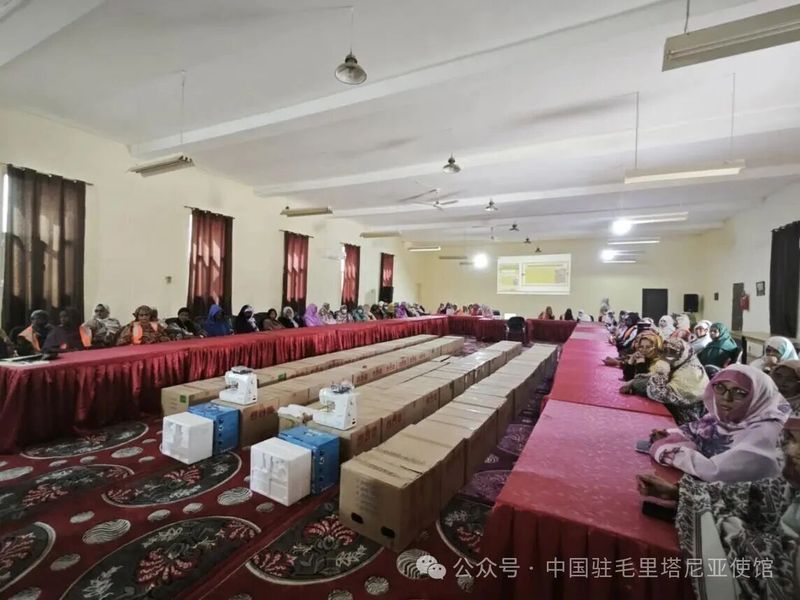 中国向毛里塔尼亚妇女赋能培训中心捐赠缝纫机（3）.jpg