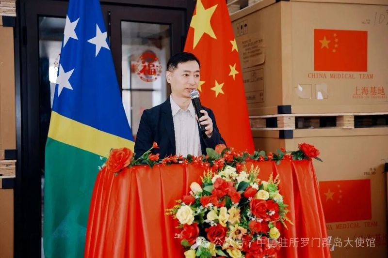 中国援所罗门群岛药械捐赠暨援所医疗队迎送仪式顺利举行1.jpg