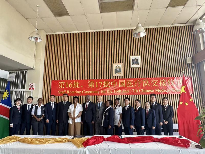 中国援纳米比亚医疗队顺利交接2.jpg
