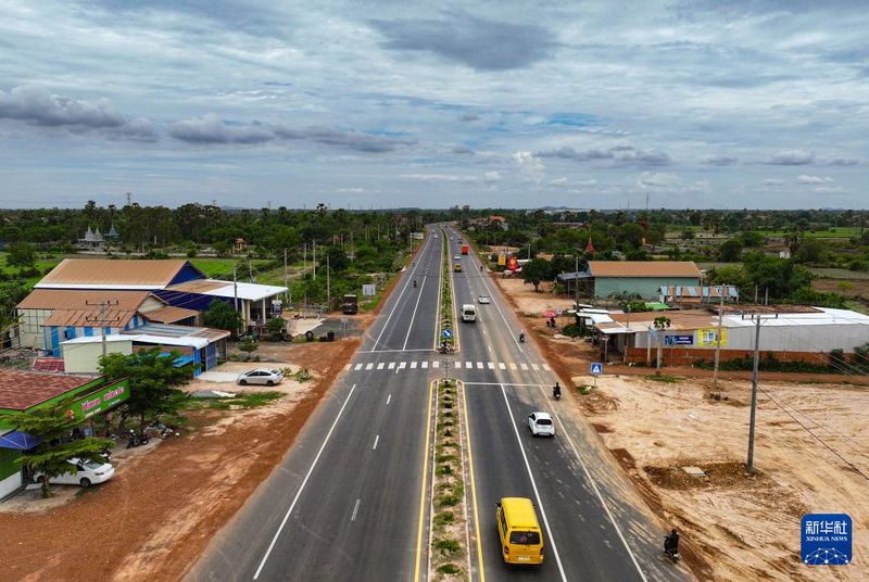 中国援柬公路升级改造项目举行竣工通车仪式1.jpg