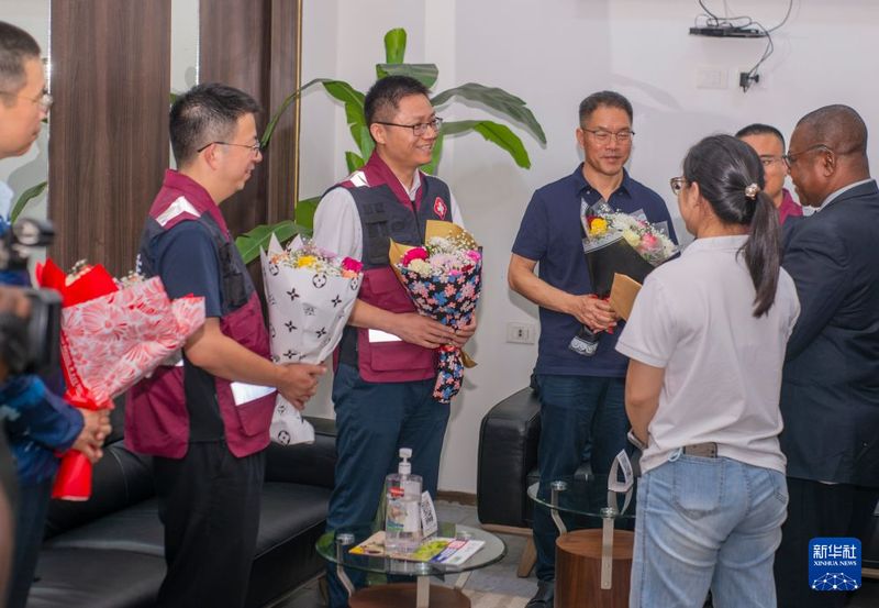 中国第二批埃博拉抗疫医疗专家组抵达刚果（金）2.jpg