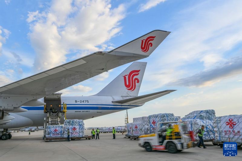 中国政府援助委内瑞拉首批紧急人道主义救灾物资启运.jpg