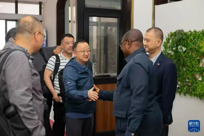 中国第三批埃博拉抗疫医疗专家组抵达刚果（金）2.png