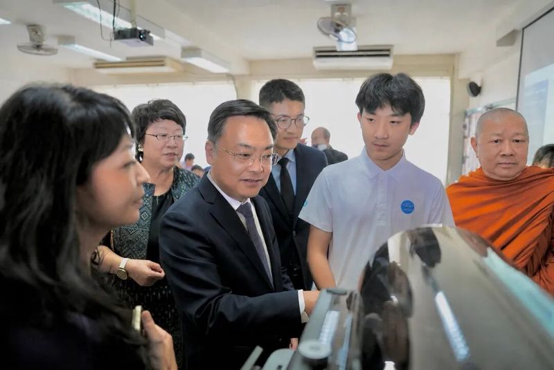 中泰科技文化公益行-科技教室项目捐赠暨中文出海+项目举行启动仪式1.jpg