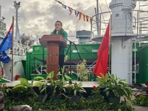 中国援助库克群岛岛际间船舶和接驳船项目签署交接证书2.jpg