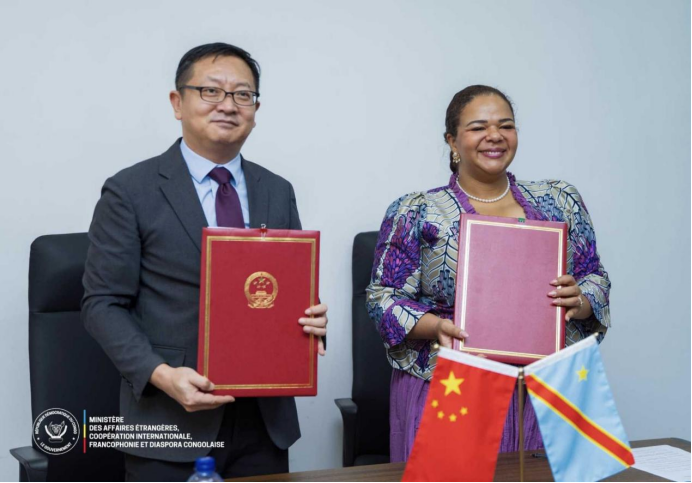 中刚两国政府代表签署援刚果（金）外交部办公楼项目立项换文.png
