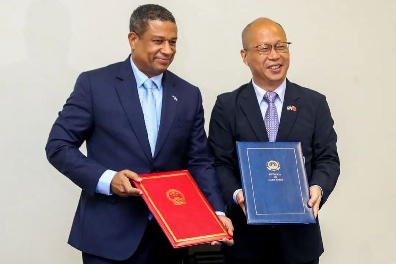 中国援佛得角平安城市三期项目签署实施协议.jpg