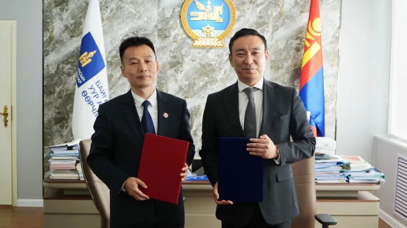 中蒙签署中国为蒙古主办COP17大会有关援助交接证书.jpg