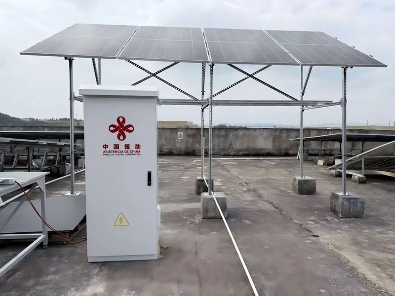 中国援古巴新一批家用太阳能设备项目交付首批物资2.jpg
