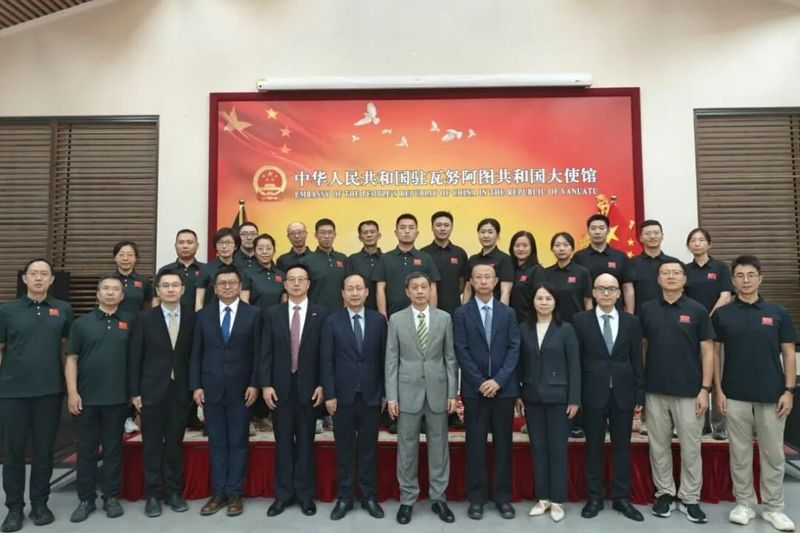 中国援瓦努阿图医疗队举行轮换交接仪式2.jpg