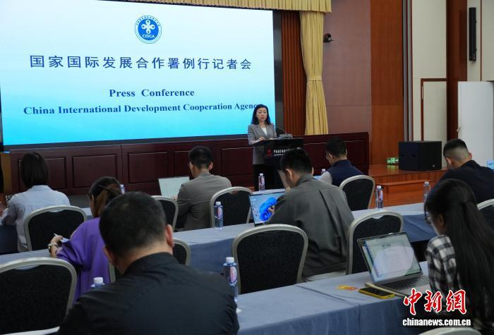 中国向尼泊尔开展三轮应对泥石流灾害及人道主义援助.jpg